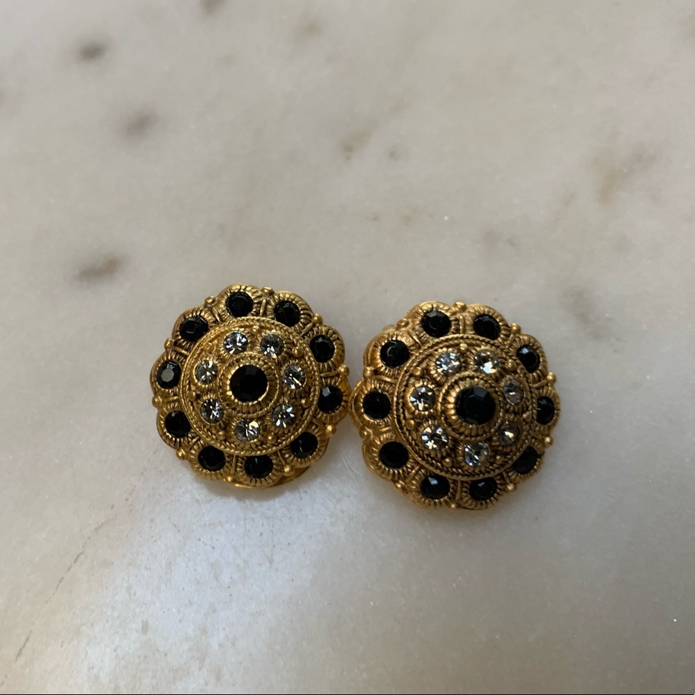 Pretty Gold black and crystal clip on earrings